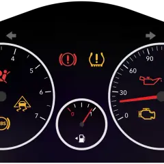 Armaturenbrett mit vielen Kontrollleuchten: Airbag, ABS, Motorkontrolle, Bremsen, Reifendruck, Ölstand, Batterie, Kühlmittel.