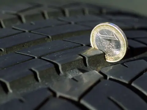 Abgefahrene Reifen - Profiltiefe, Bußgeld und Wechselzeitpunkt
