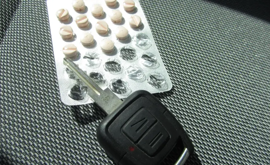 Tilidin und Autofahren - Wann bleibt das Auto besser stehen?