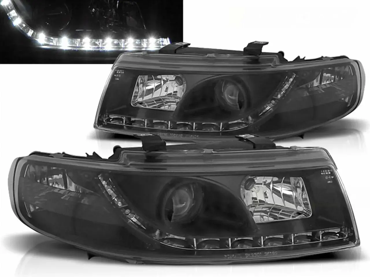 Schwarze Scheinwerfer mit LED-Tagfahrlicht. Scheinwerfer folieren erlaubt für einen individuellen Look.