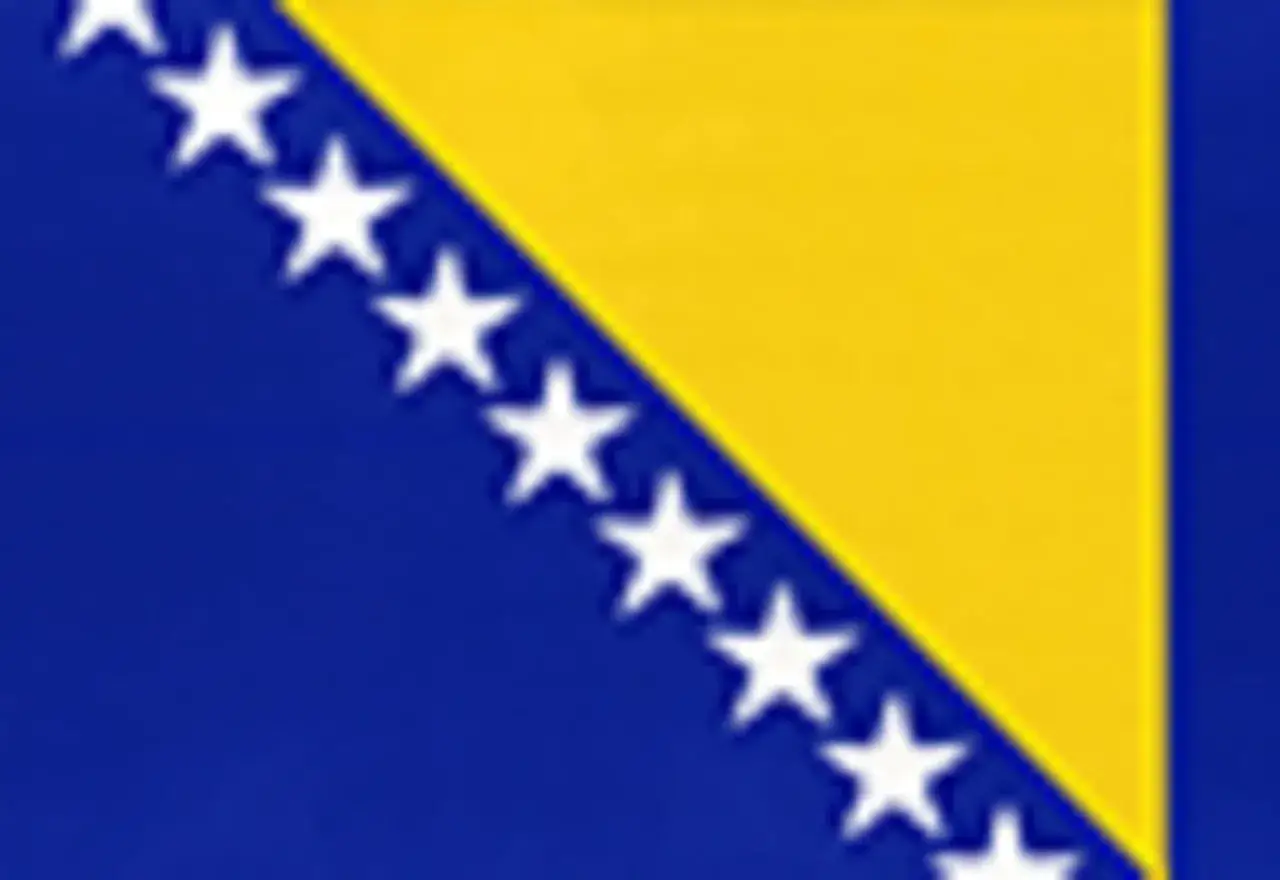 Flagge von Bosnien und Herzegowina mit wei&szlig;en Sternen auf blauem Grund und einem gelben Dreieck. Die Maut in Bosnien ist ein wichtiges Thema f&uuml;r Reisende.